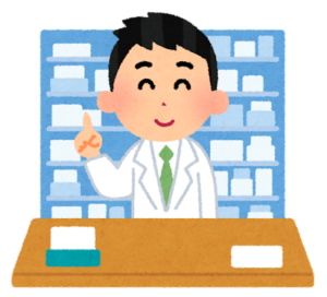 薬局受付の男性薬剤師